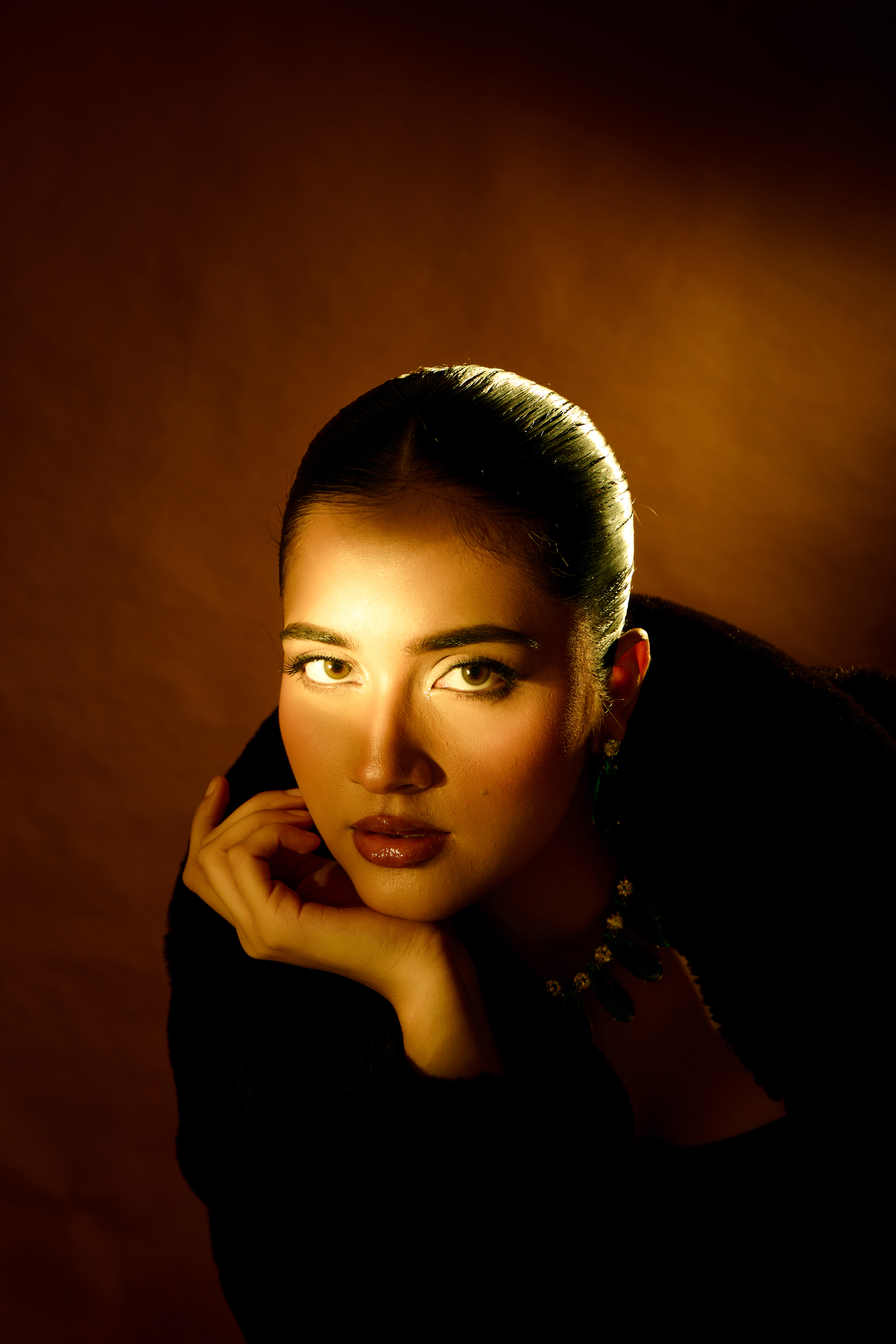 Dramatic Hard Light Portrait with Reflective Fill
